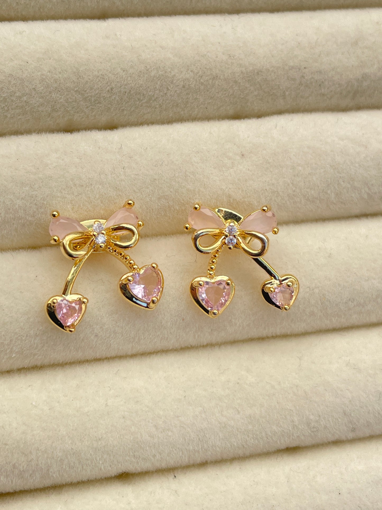 Rosa Herz & Schleifen Ohrstecker | Eleganter Schmuck