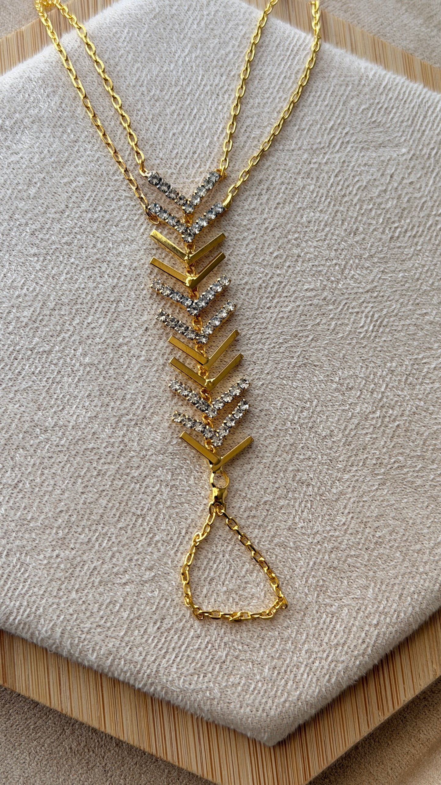 Chevron Kristall Hand-kette
