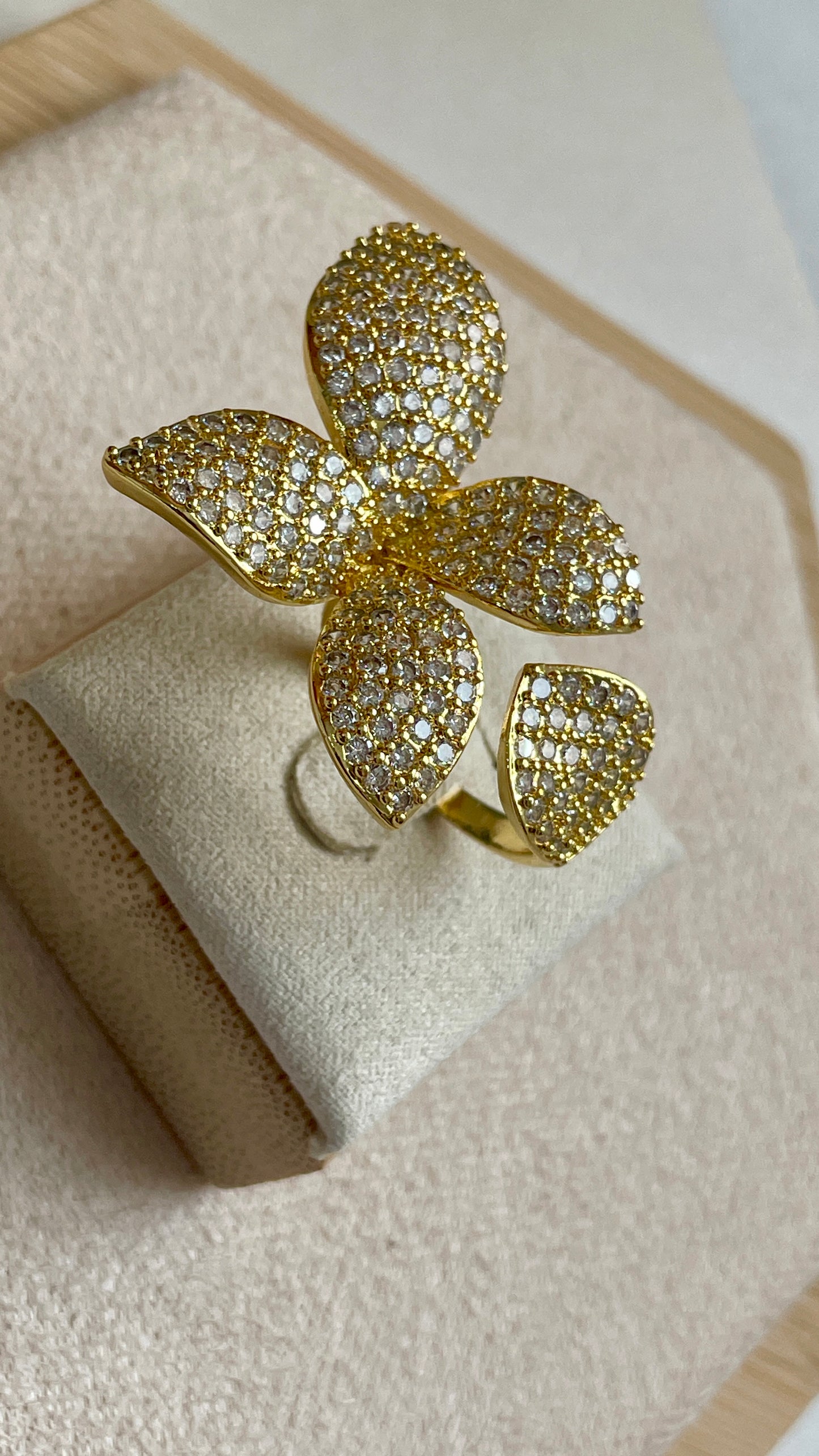 Queen's Glory Ring | 18K Gold mit Kristallen