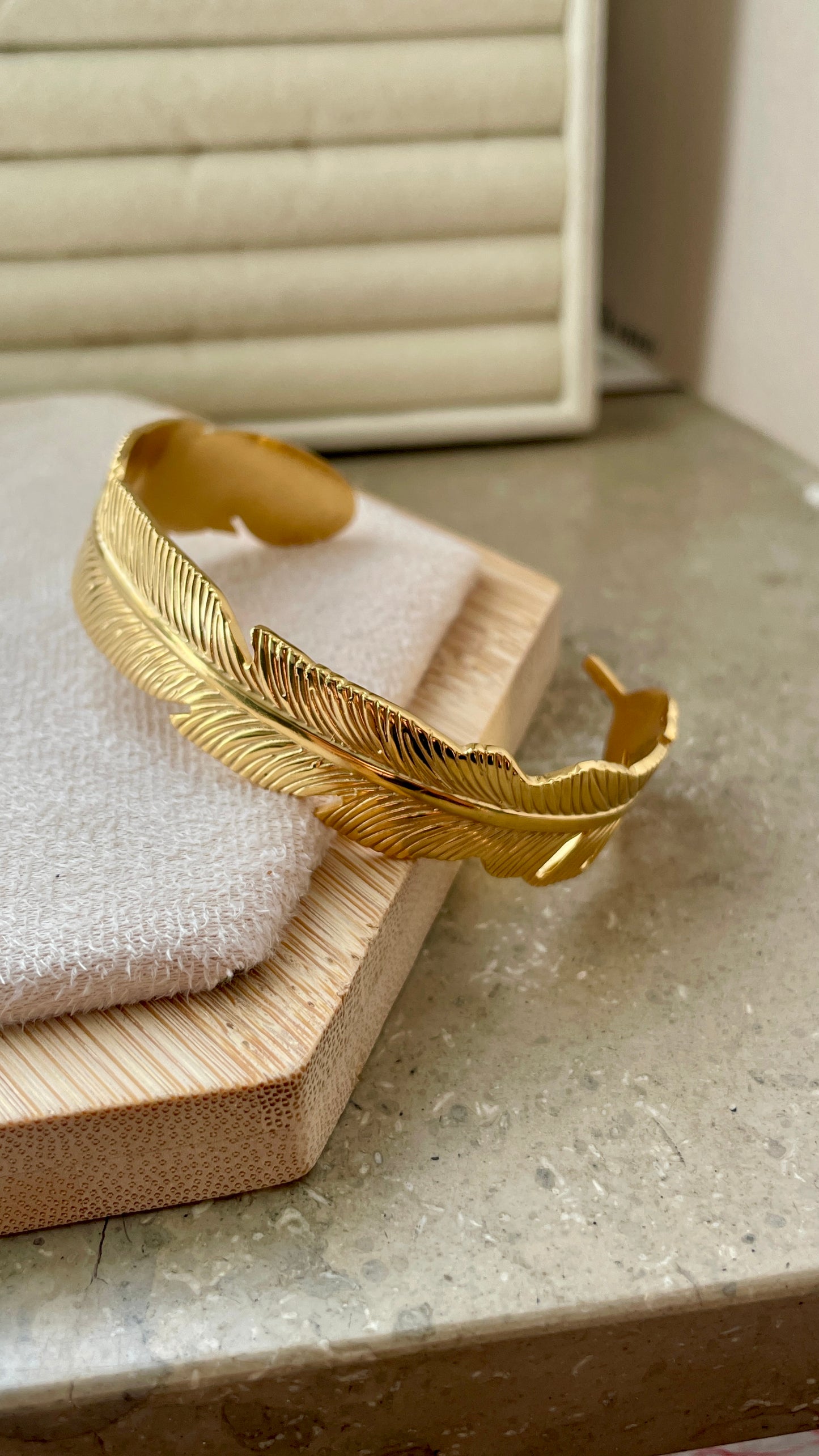 Federleichter Traum Armreif | Eleganter Schmuck