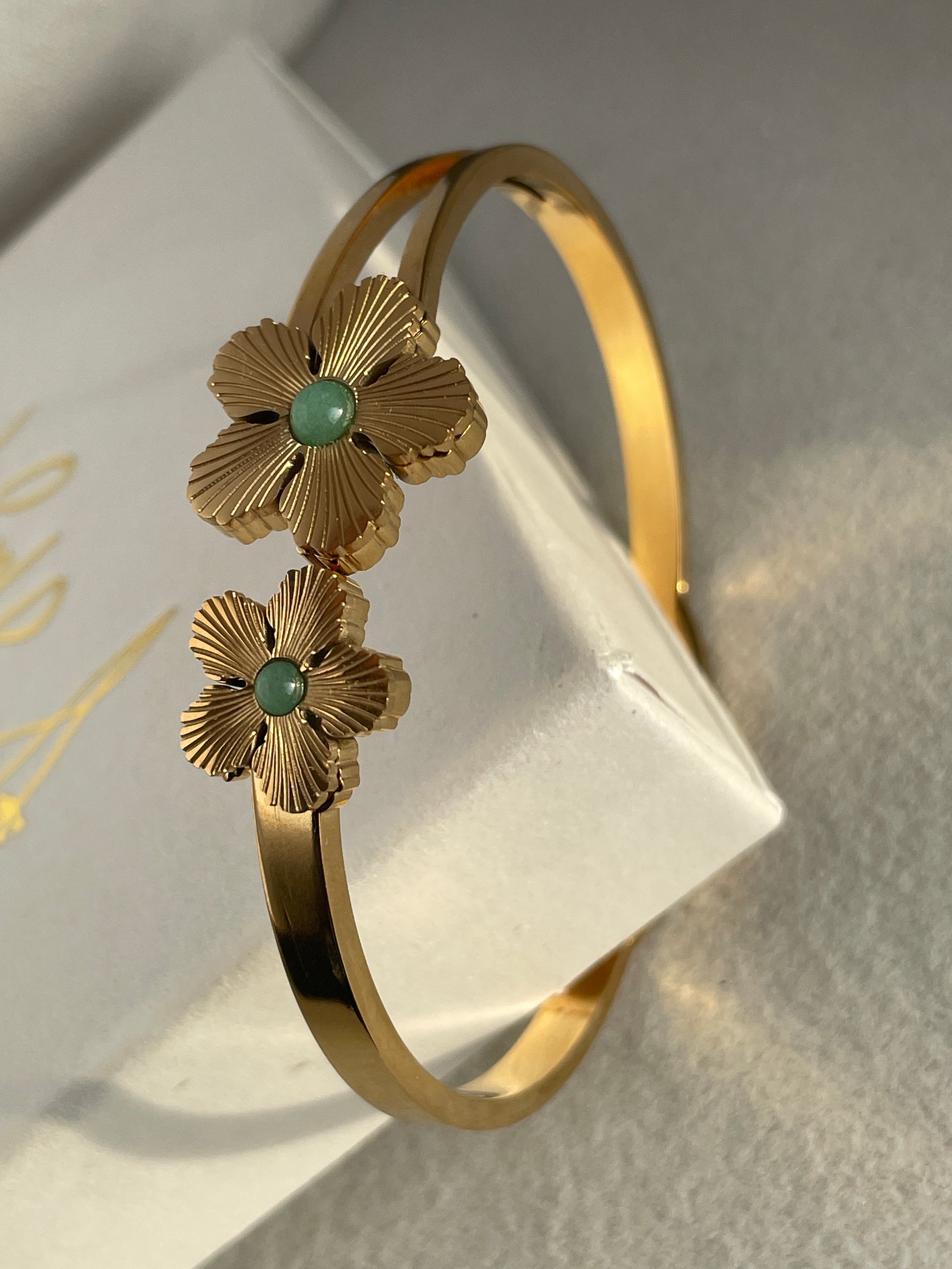Gartenliebe Gold & Grün Armreif | Eleganter Schmuck
