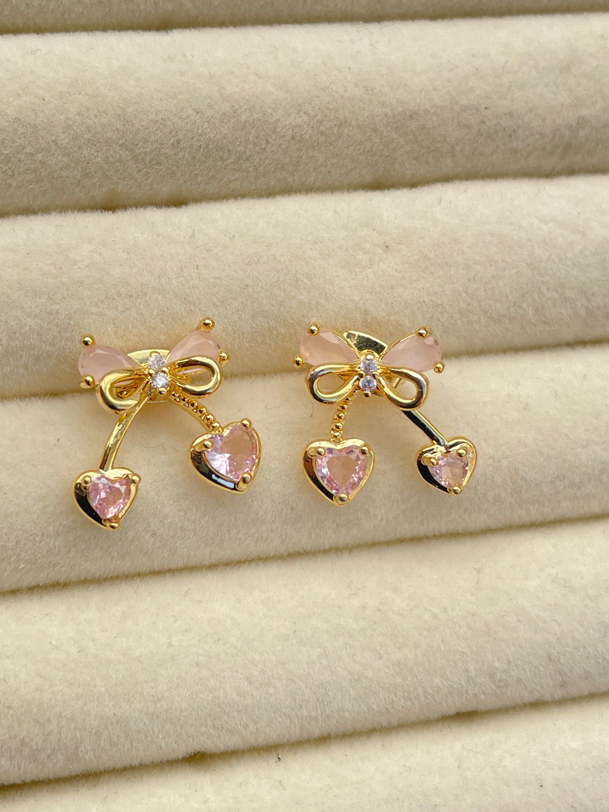Rosa Herz & Schleifen Ohrstecker | Eleganter Schmuck