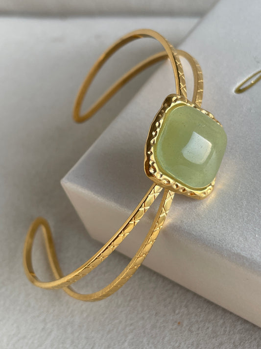 Smaragdgrüner Eleganz Armreif | Premium Schmuck