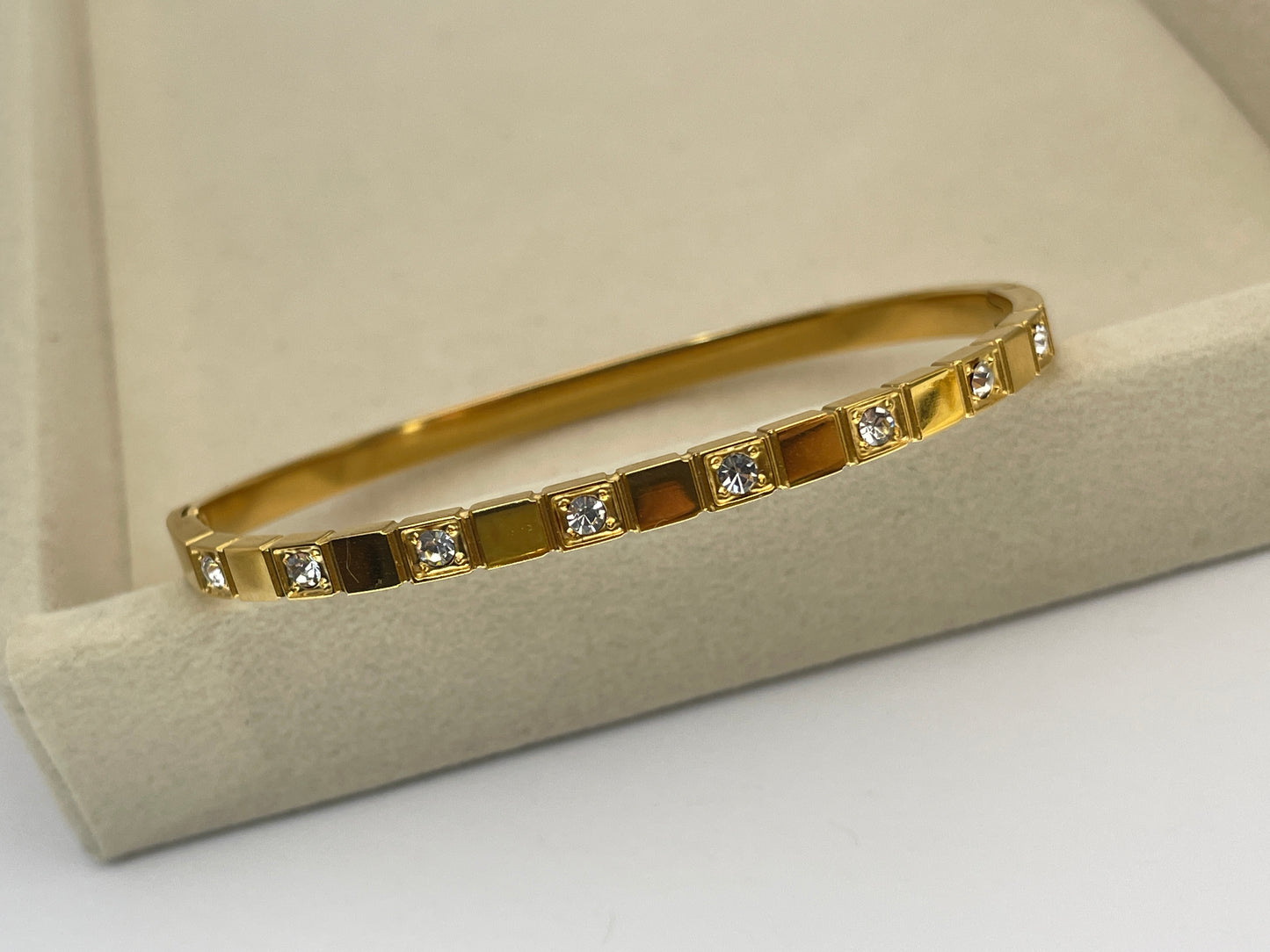 Klassische Grazie Goldblitz Armreif | Premium Schmuck