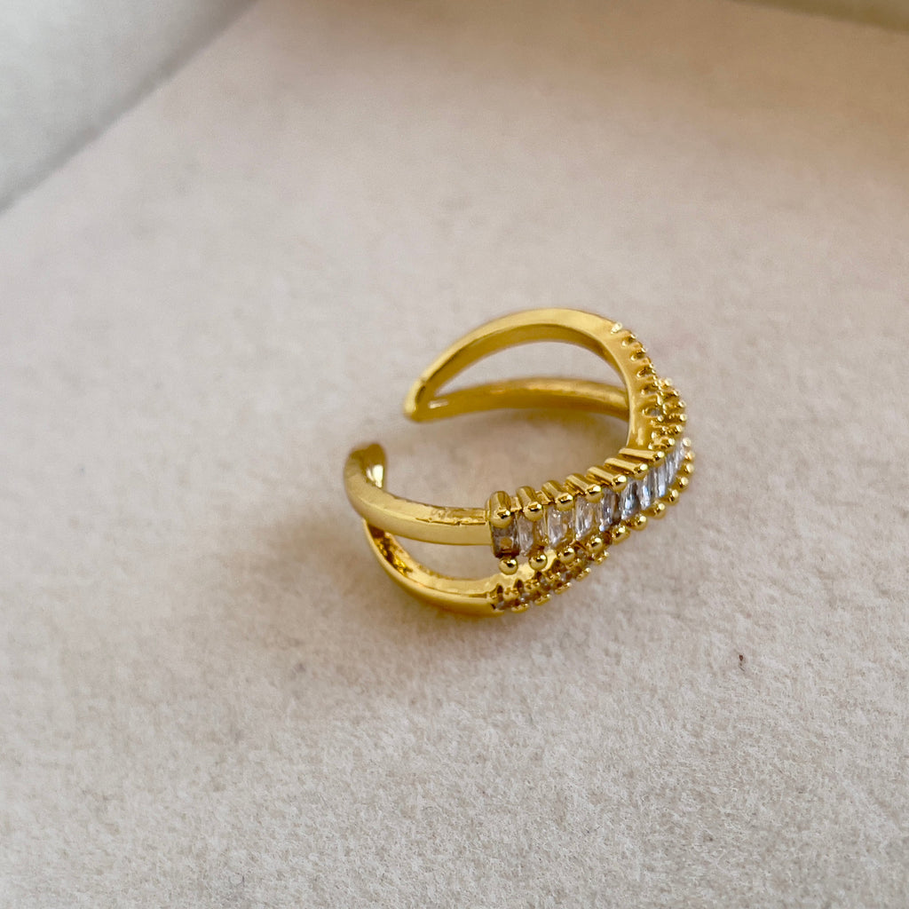 Kreuzglanz Ring | Eleganter Schmuck mit Statement