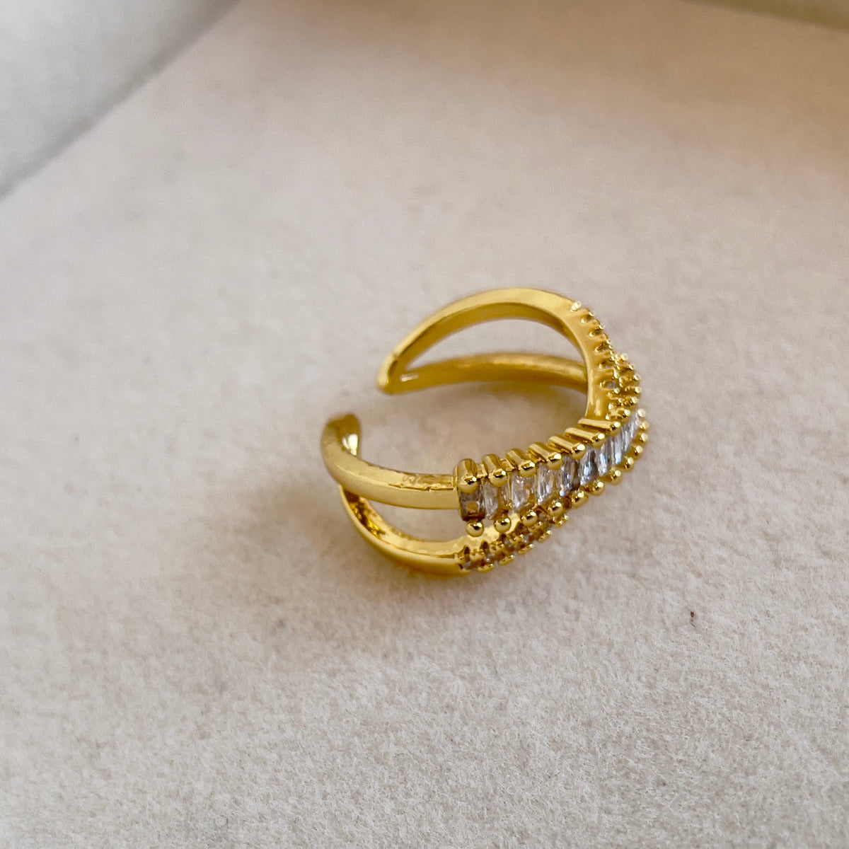 Kreuzglanz Ring | Eleganter Schmuck mit Statement