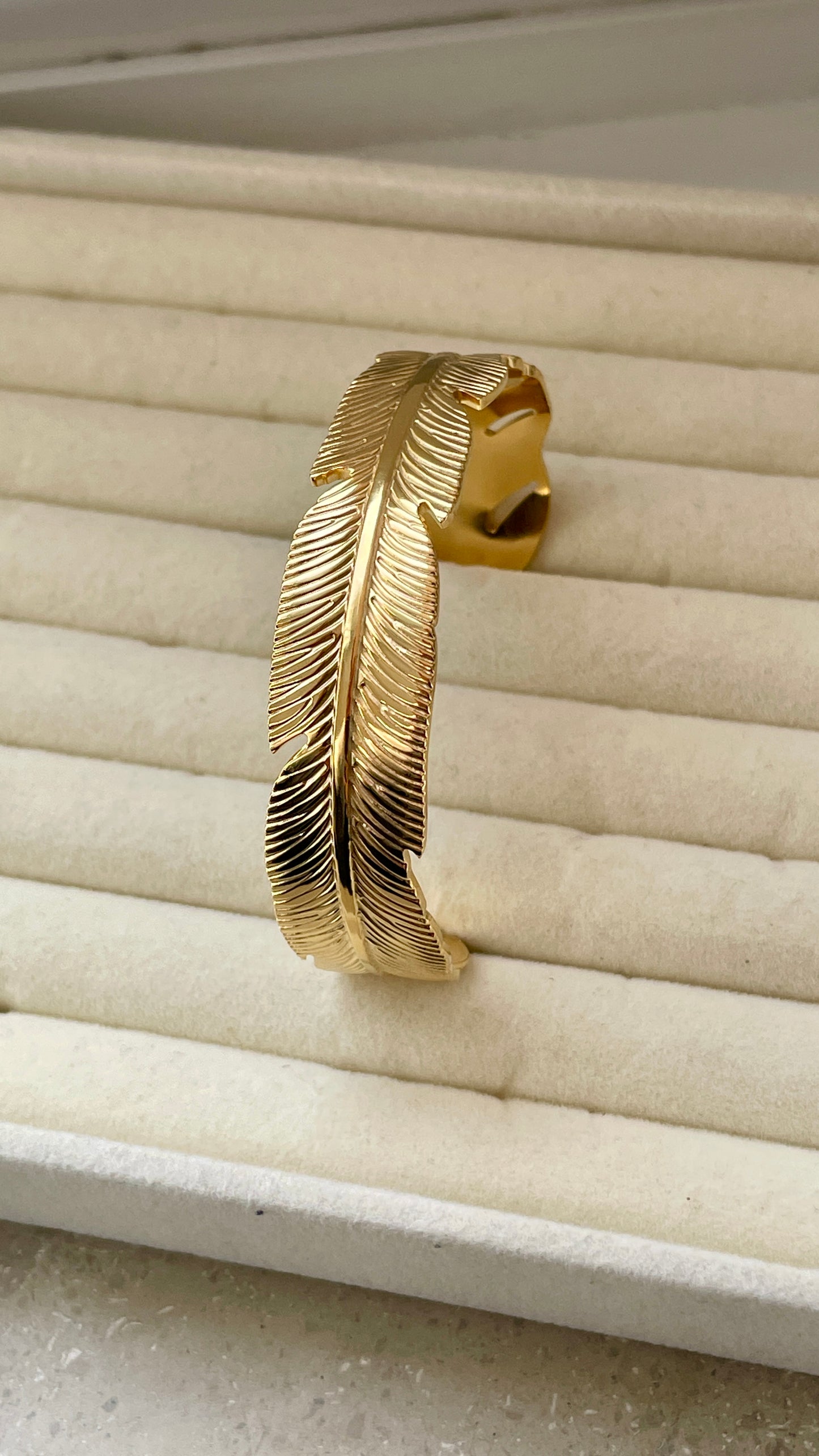 Federleichter Traum Armreif | Eleganter Schmuck