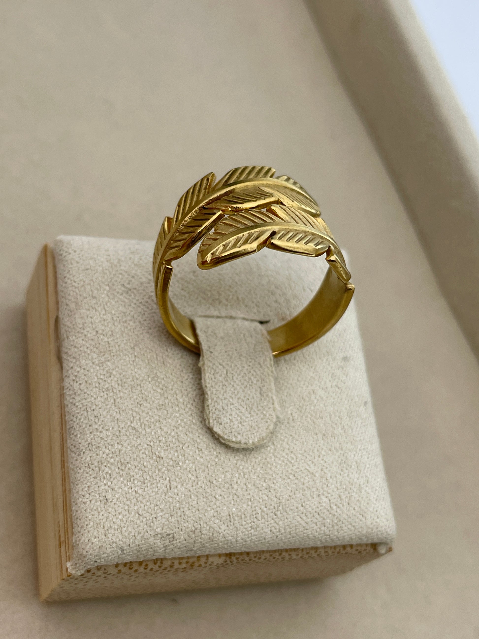 Goldener Lorbeerblatt Ring | Hochwertiger Schmuck