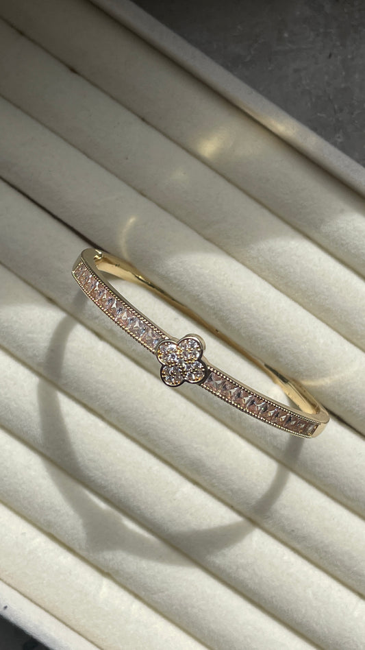 Glücksklee Eleganz Armreif | Premium Schmuck