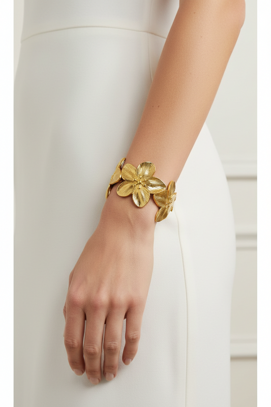 Goldenes Blüten-Statement-Armband