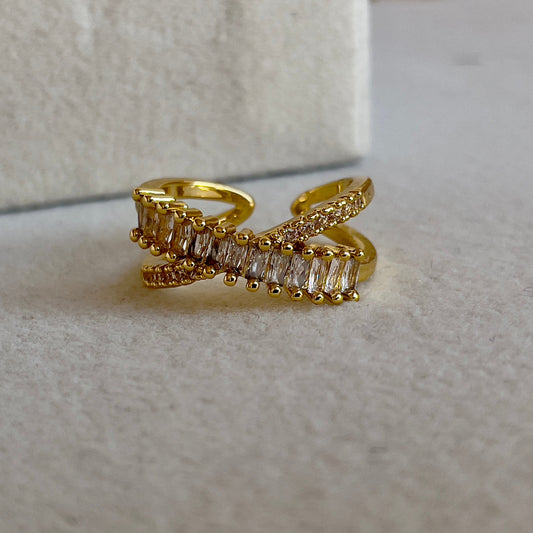 Kreuzglanz Ring | Eleganter Schmuck mit Statement
