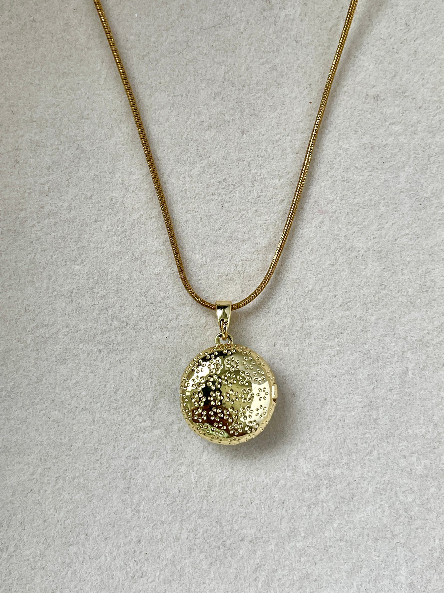 Blüten Medaillon Halskette | Eleganter Schmuck