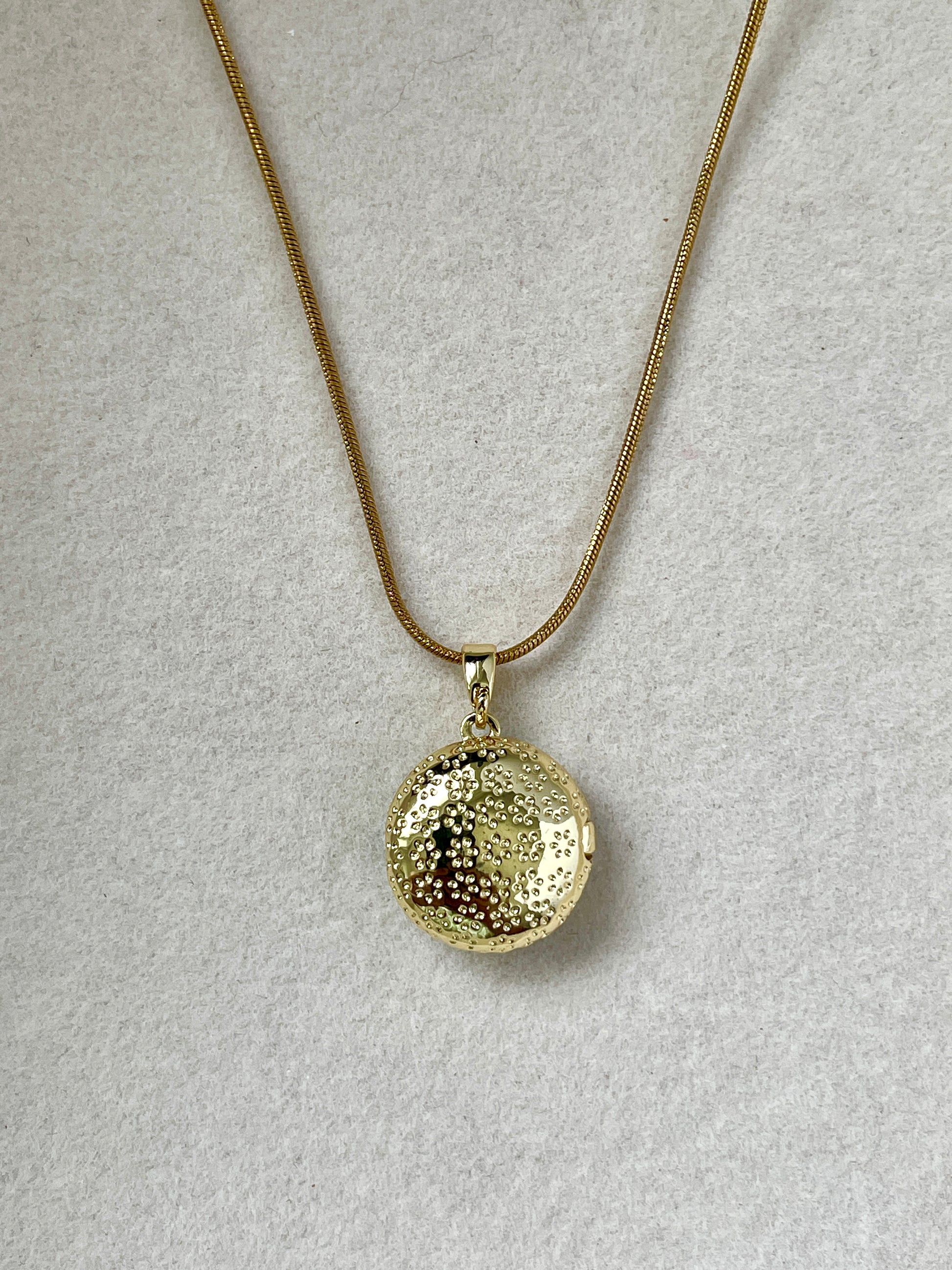 Blüten Medaillon Halskette | Eleganter Schmuck