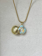 Blüten Medaillon Halskette | Eleganter Schmuck
