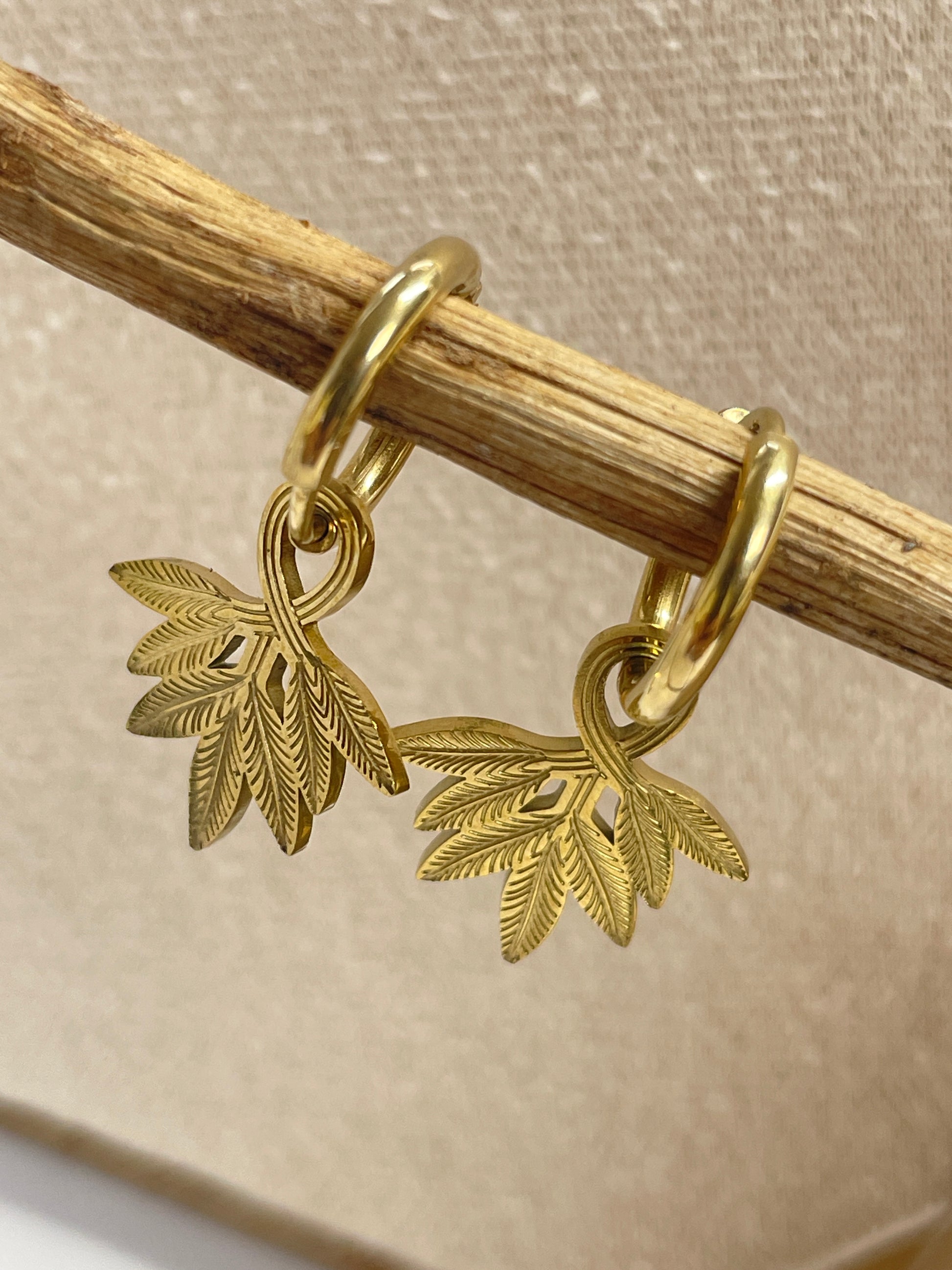 Goldene Blatt-Creolen | Eleganter Schmuck