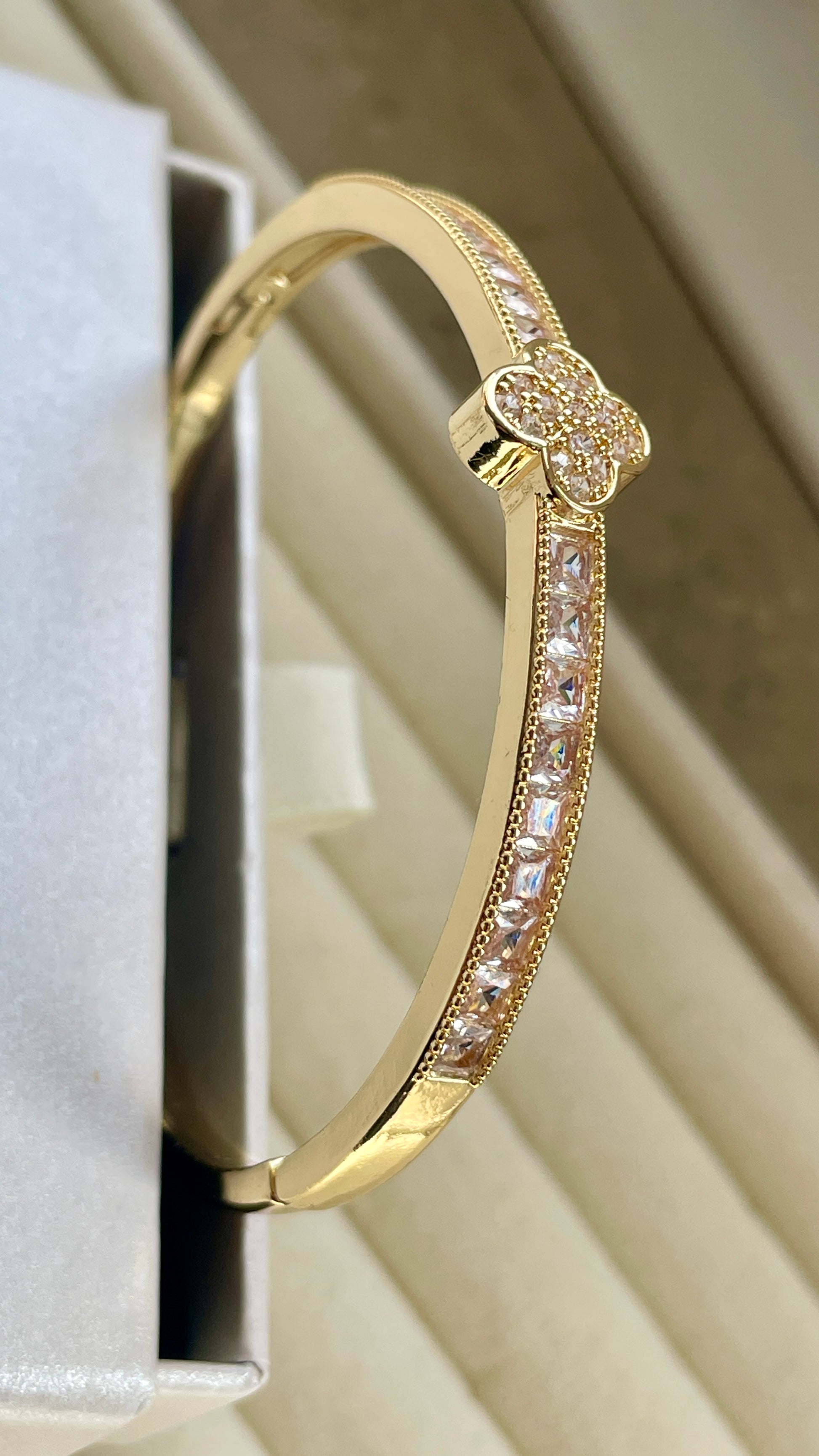 Glücksklee Eleganz Armreif | Premium Schmuck