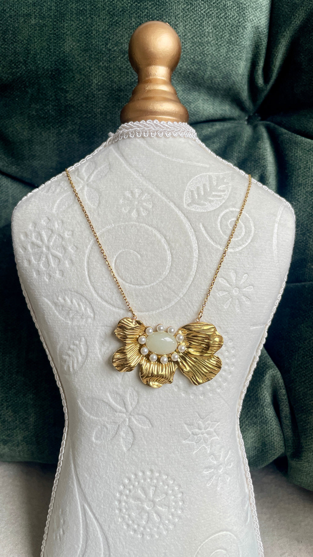 Goldene Flora Halskette | Elegantes Statement-Piece