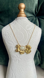 Goldene Flora Halskette | Elegantes Statement-Piece