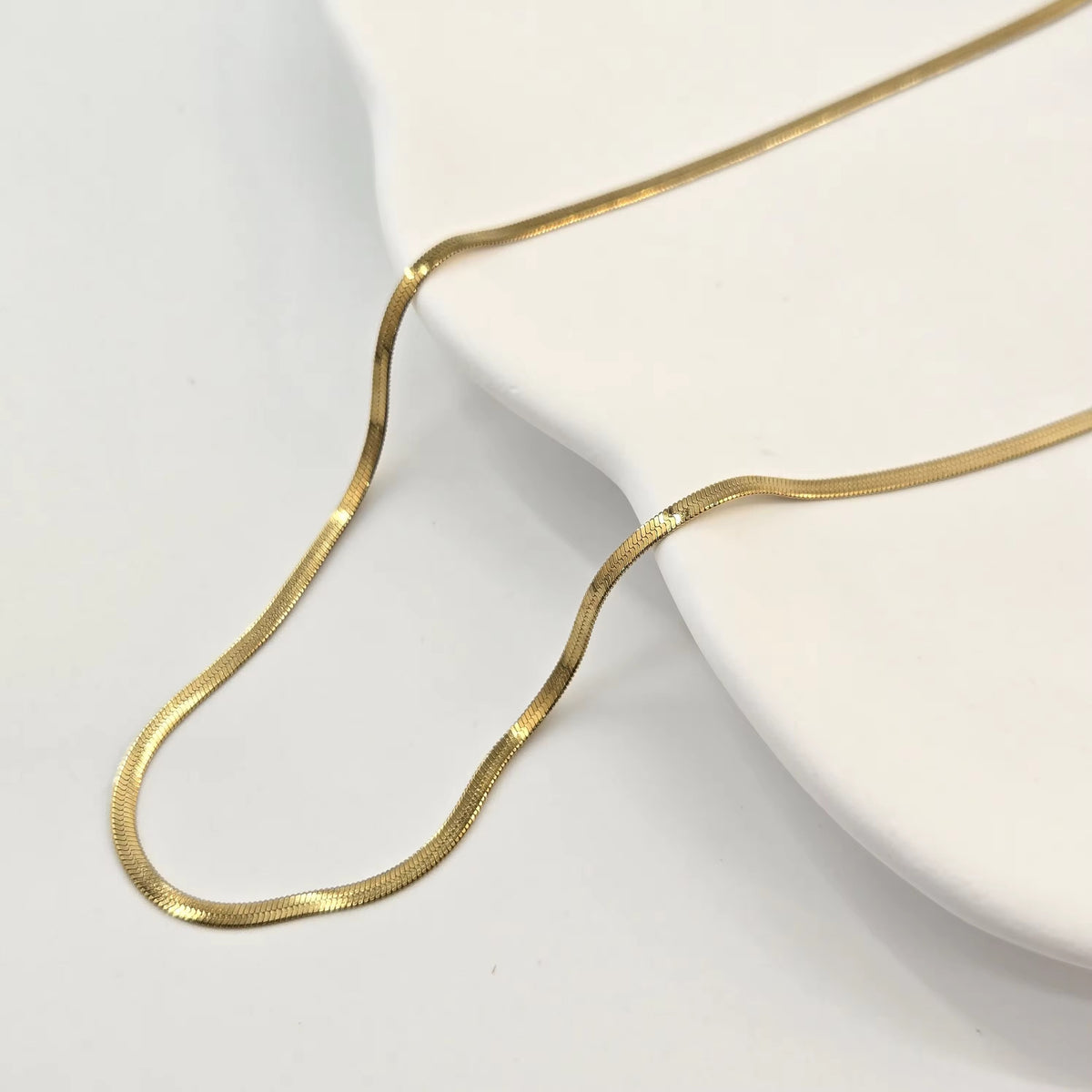 Sleek Herringbone Kette